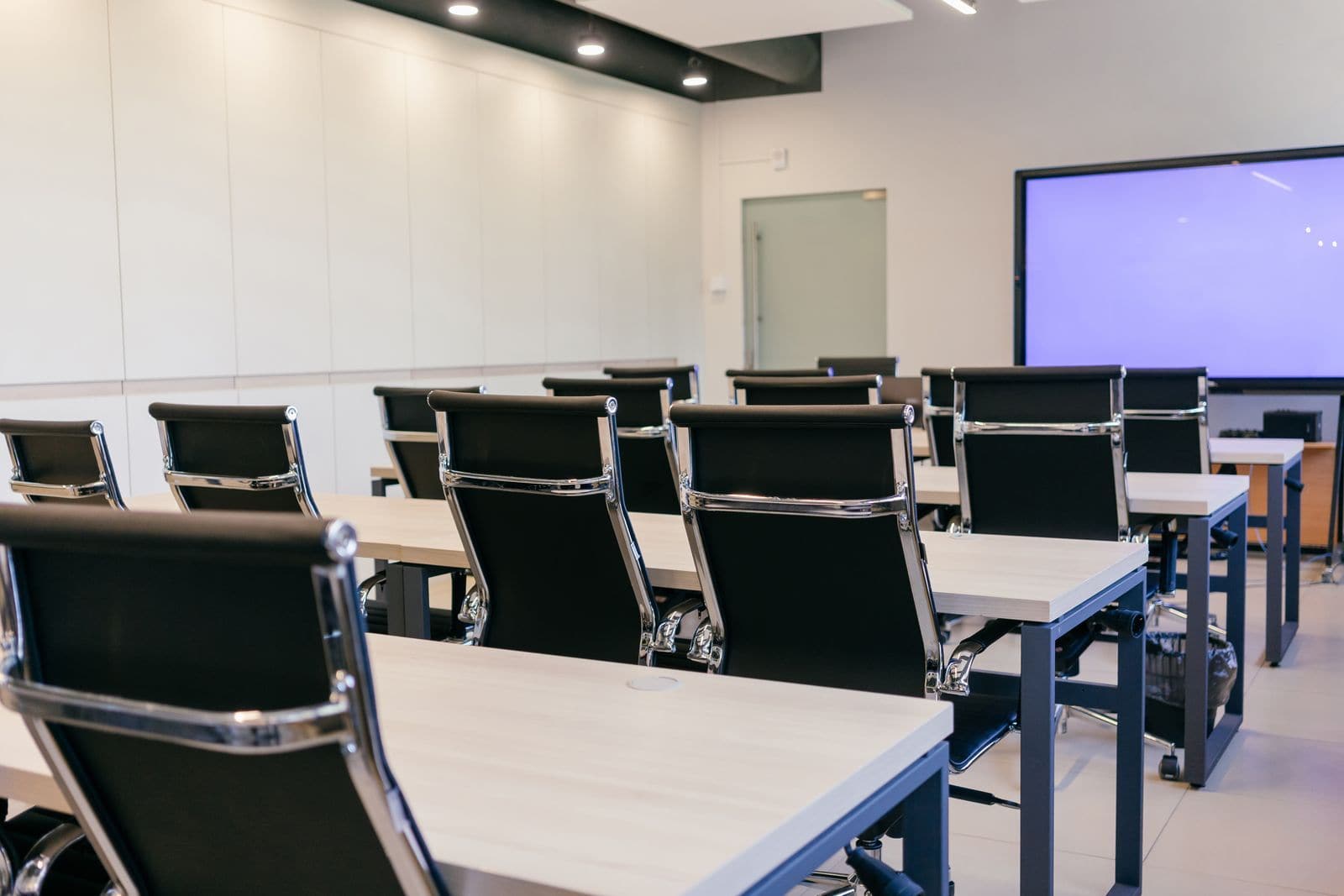 5 Ways Commercial Cleaning Pays Off for Small Businesses